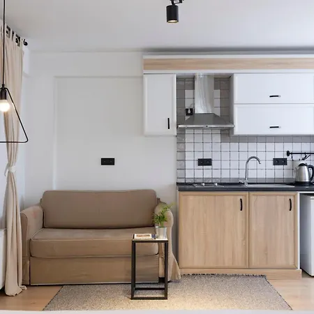 Ada アパートホテル